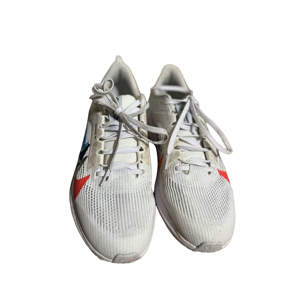 Nike Shoes - EUC Nike Pegasus 40 Running Shoes, Size 7Y/8.5 W, White